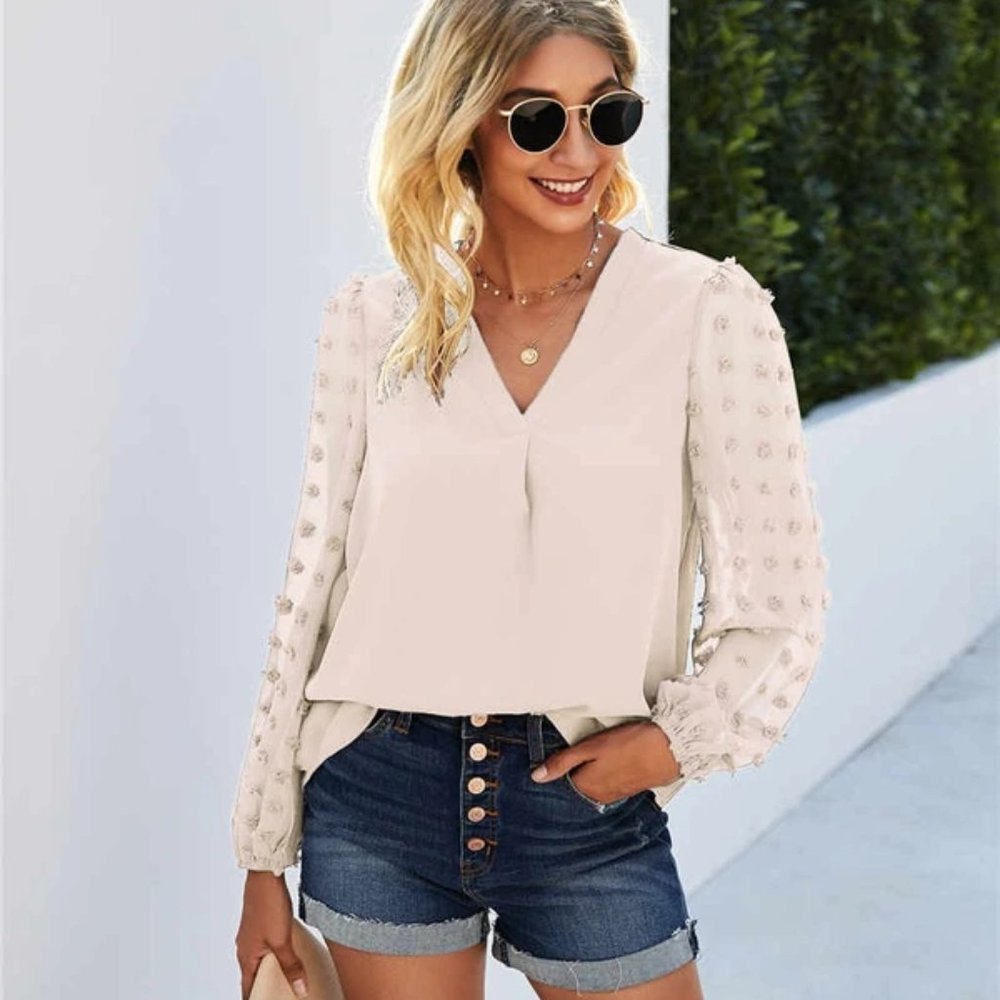 Chic Blouse - Picture 3 of 5